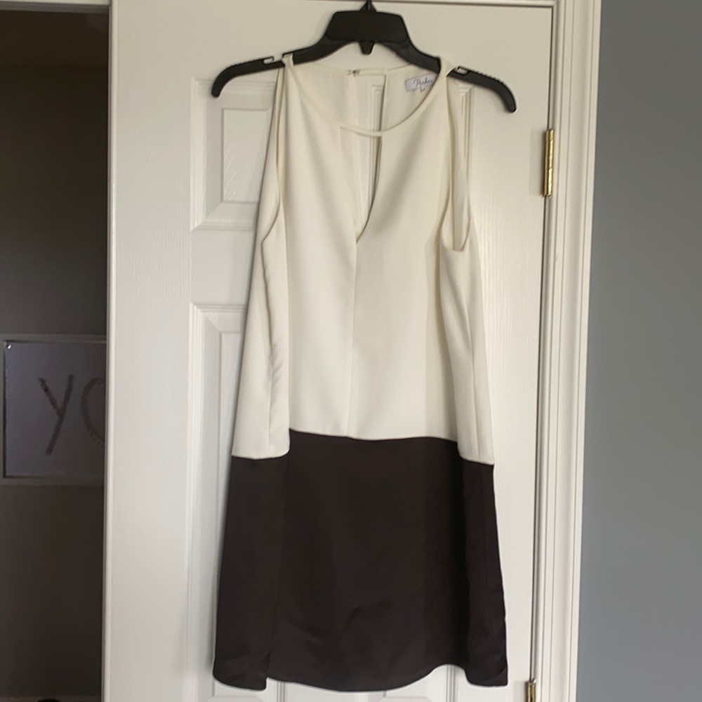 Parker sleeveless keyhole dress.  Size Medium.